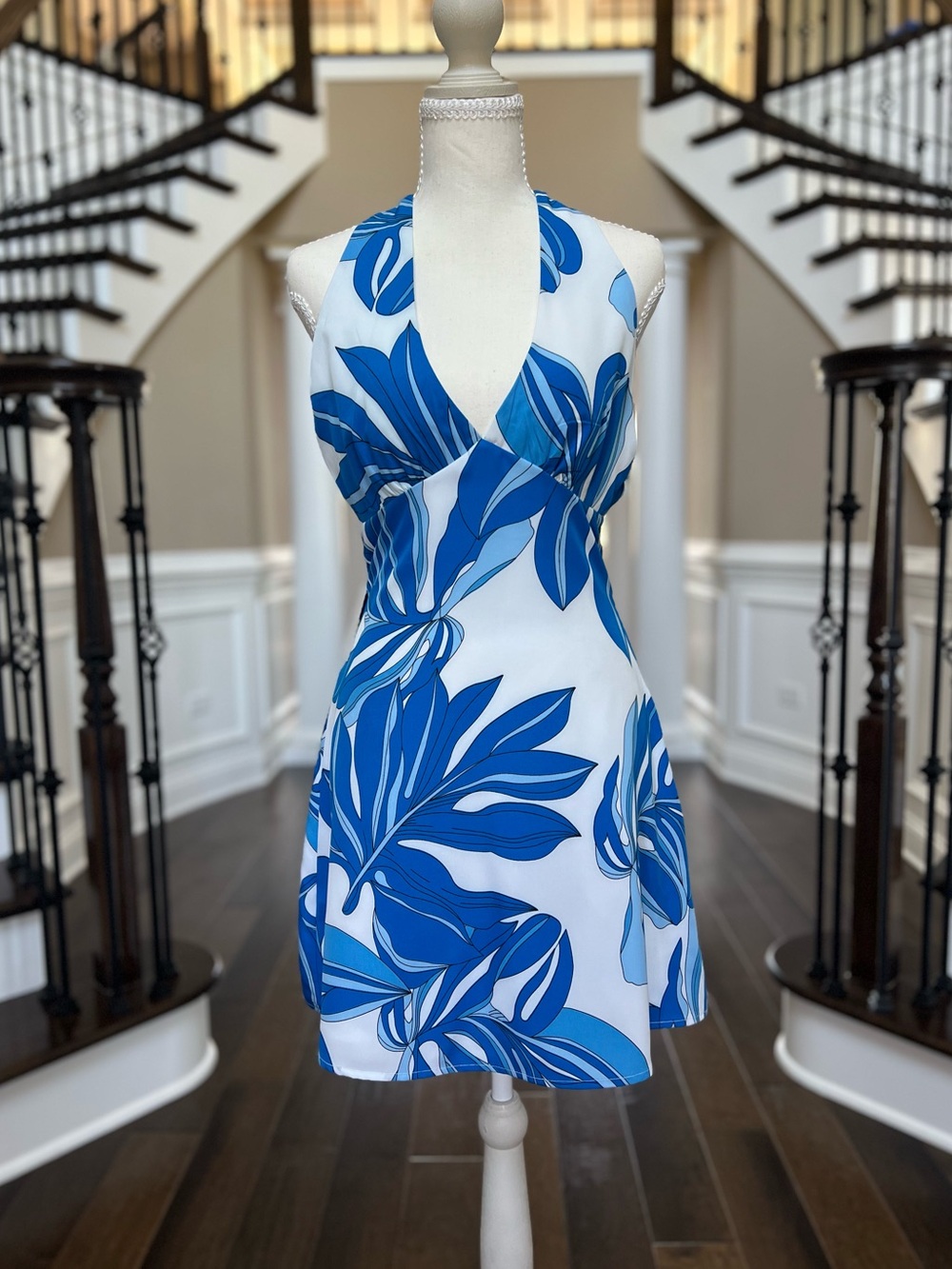 NWT Petal & Pup Women v-neck Blue White Tropical Leaf Halter Mini Dress Size S